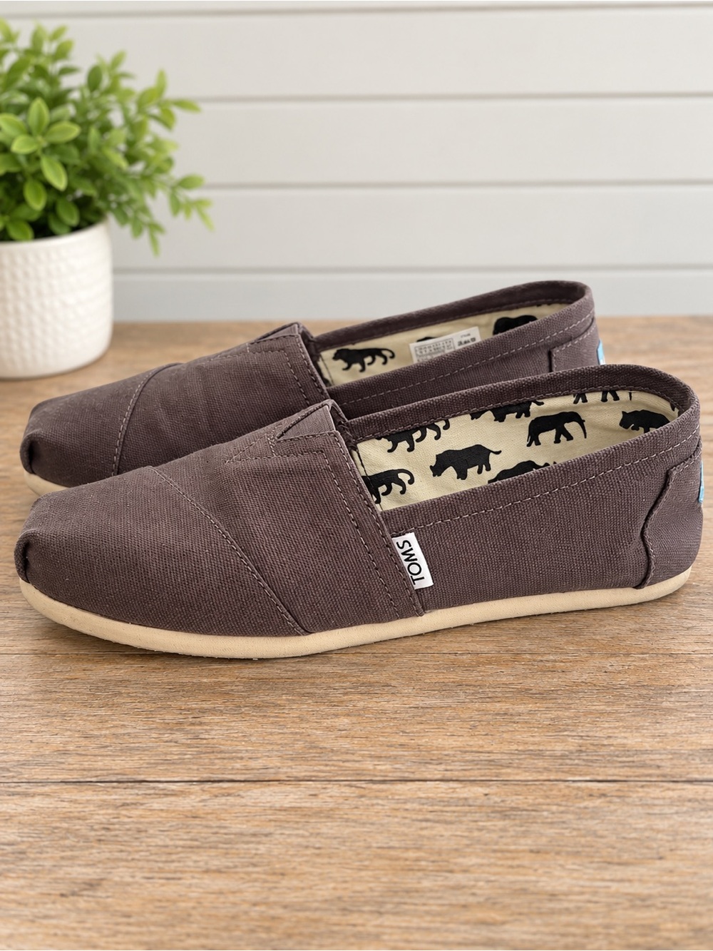 TOMS Women’s Brown Canvas Classic Slip-On Shoes Size 8 Casual Flats